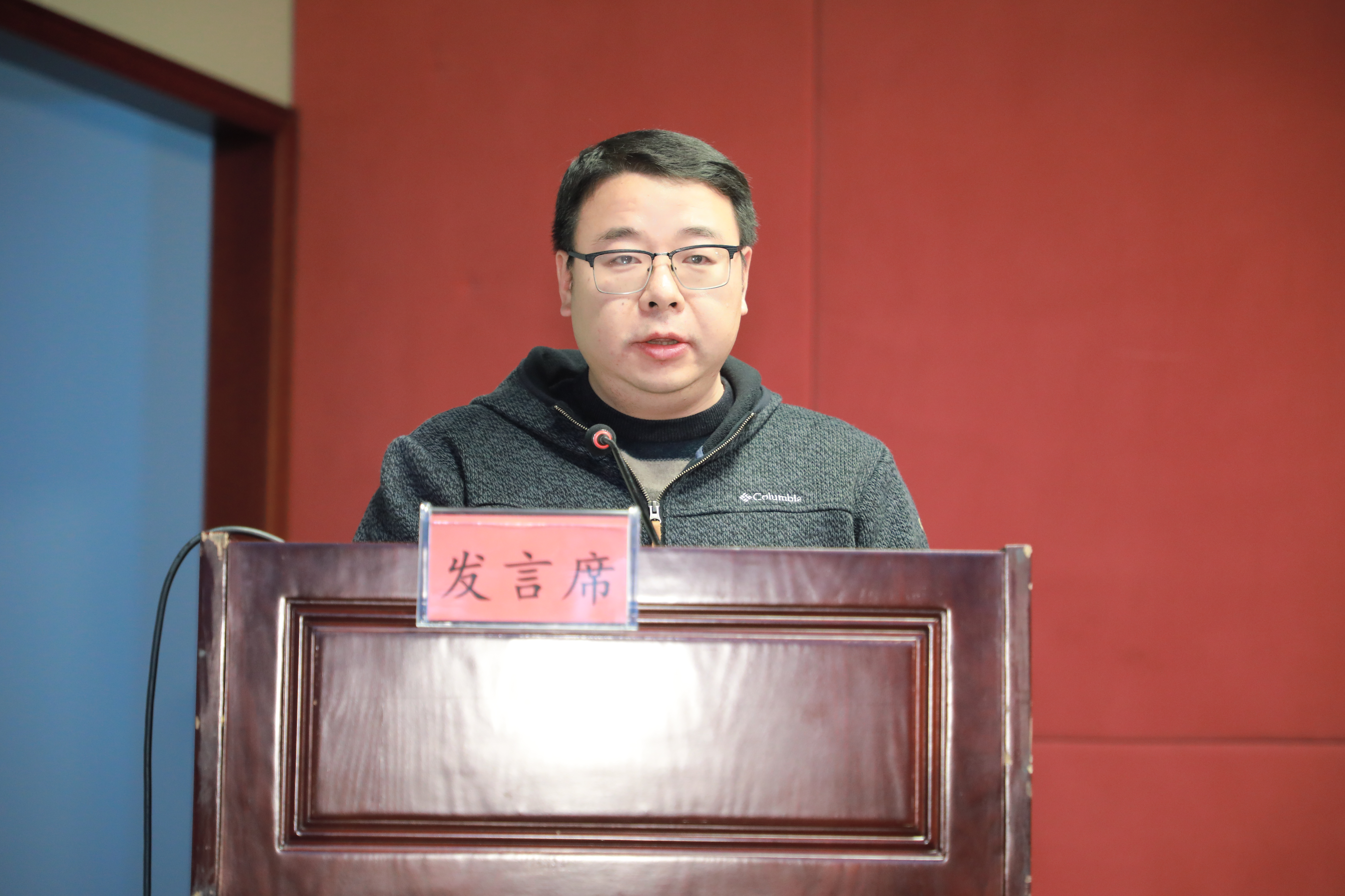 苏艺发言照.JPG